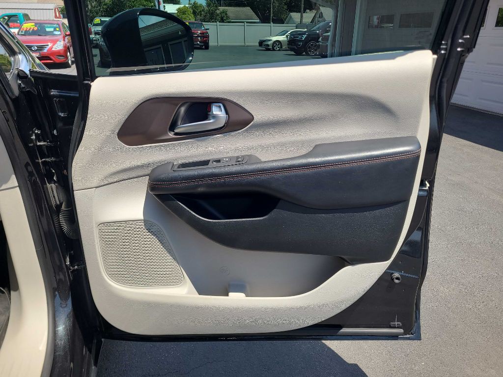 2018 Chrysler Pacifica Image 37