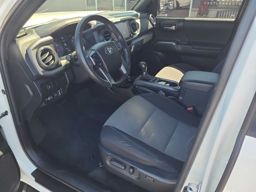 2021 Toyota Tacoma Image 9