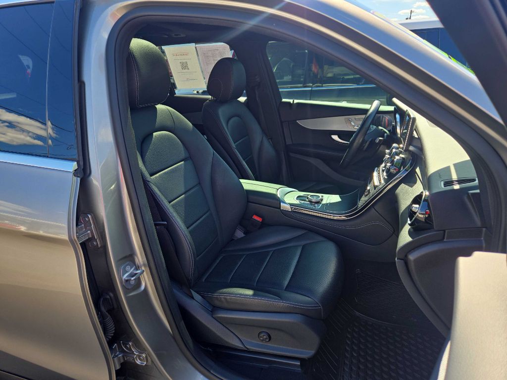 2019 Mercedes-Benz GLC-Class Image 12