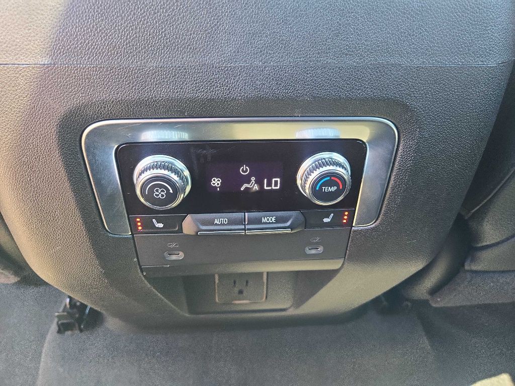 2021 GMC Yukon Image 18