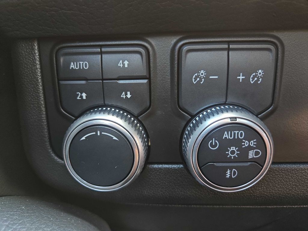 2021 GMC Yukon Image 25