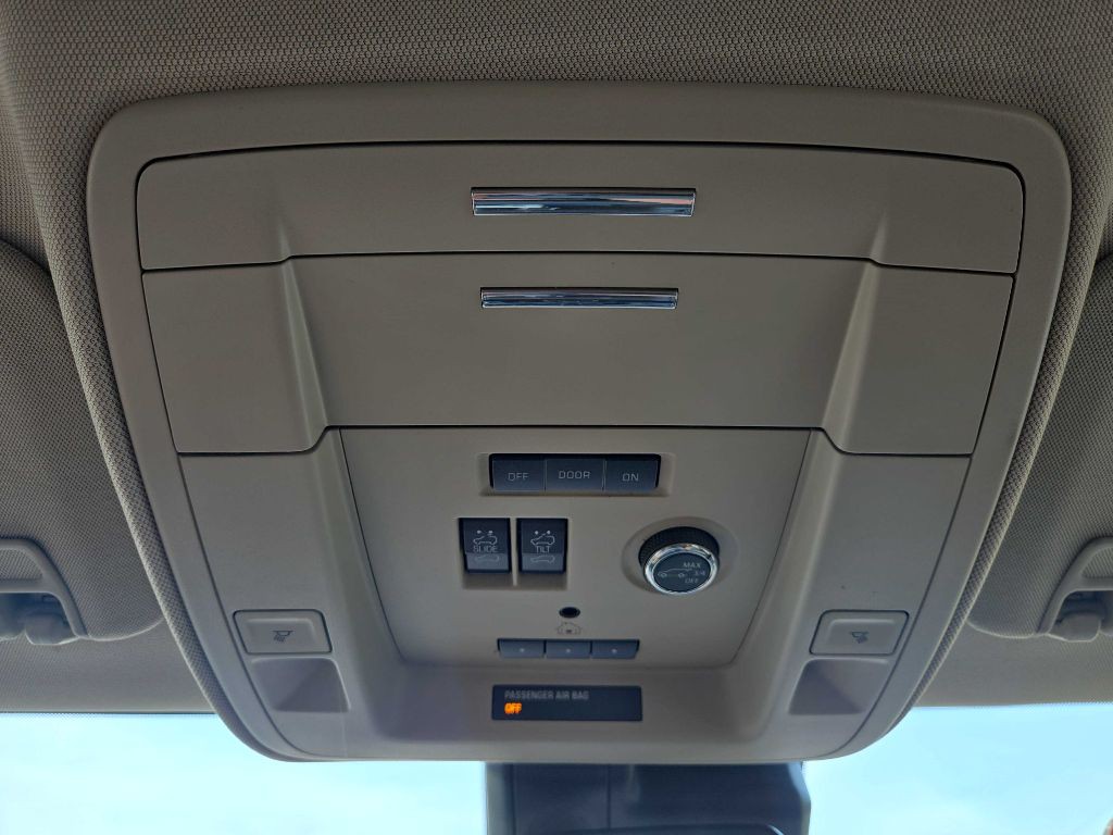 2020 Chevrolet Suburban Image 37