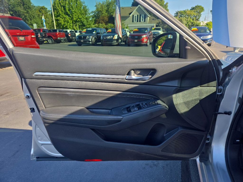 2019 Nissan Altima Image 34
