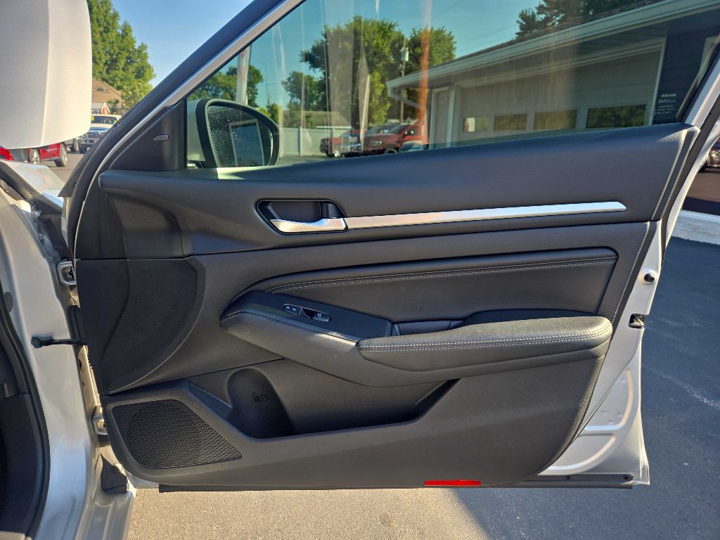 2019 Nissan Altima Image 36