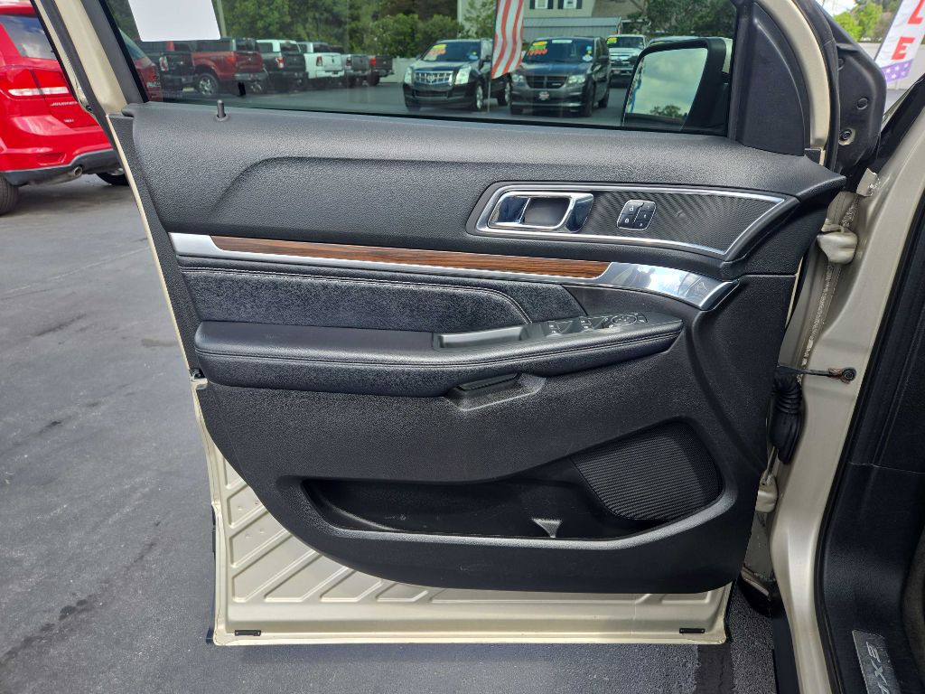 2017 Ford Explorer Image 34