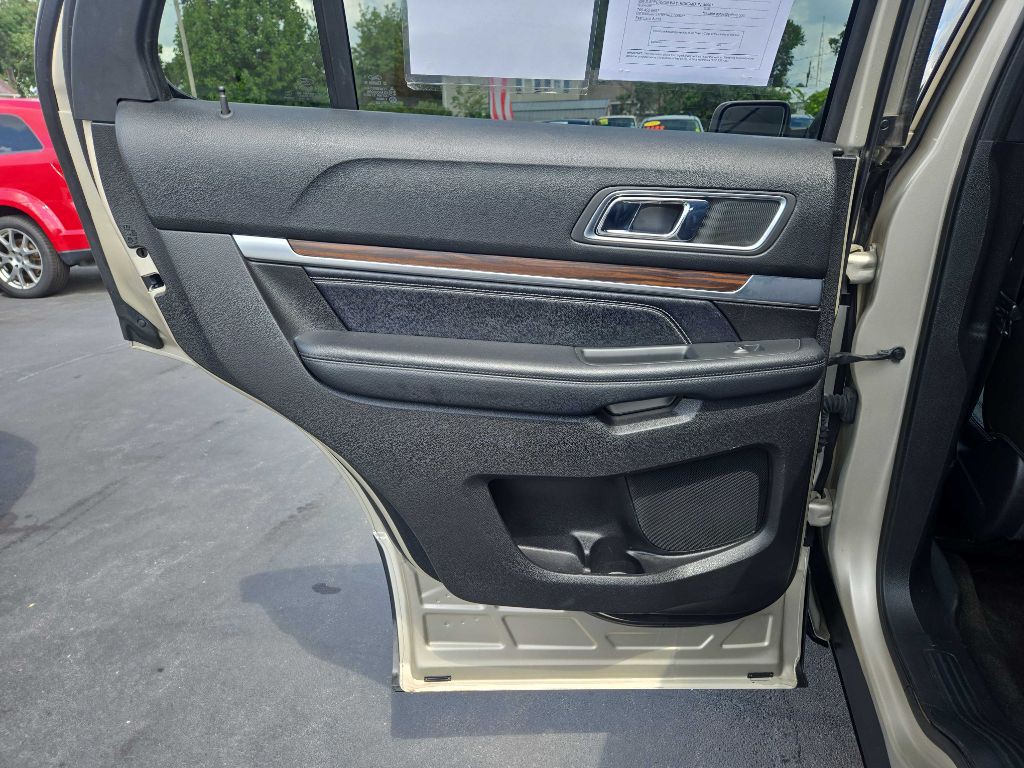 2017 Ford Explorer Image 35
