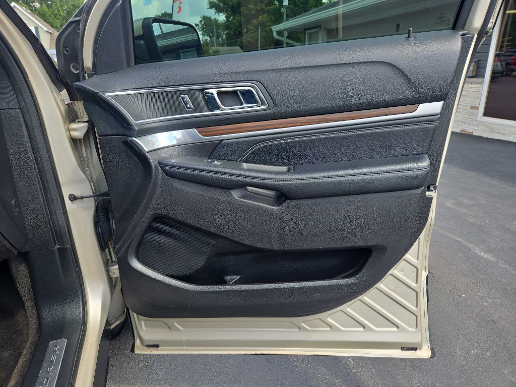 2017 Ford Explorer Image 36