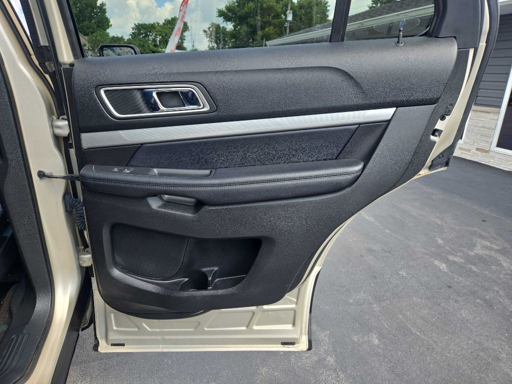 2017 Ford Explorer Image 37