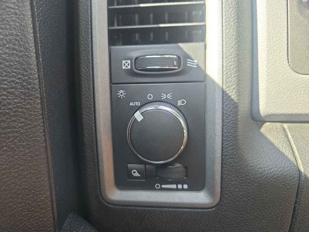 2015 RAM 1500 Image 16