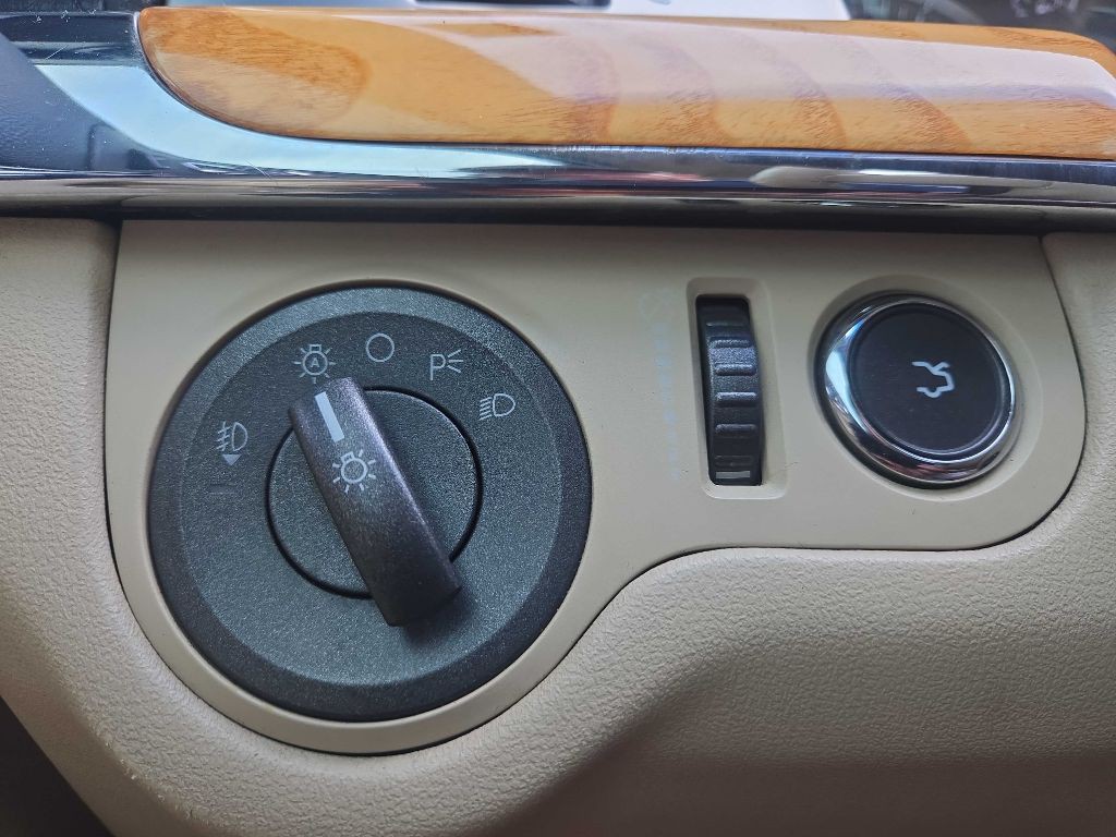 2009 Lincoln MKS Image 19
