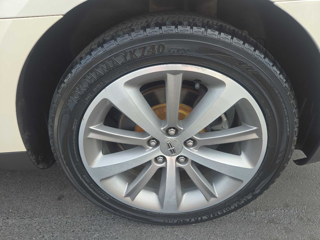 2009 Lincoln MKS Image 32