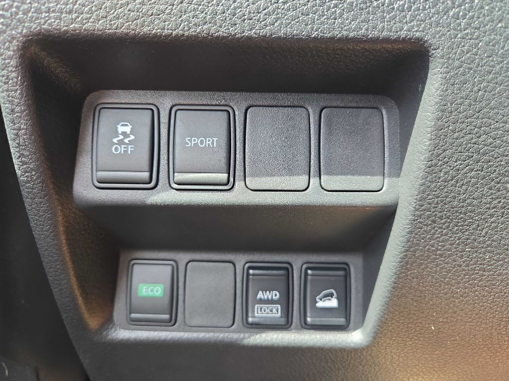 2016 Nissan Rogue Image 17