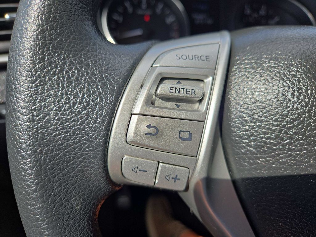 2016 Nissan Rogue Image 18