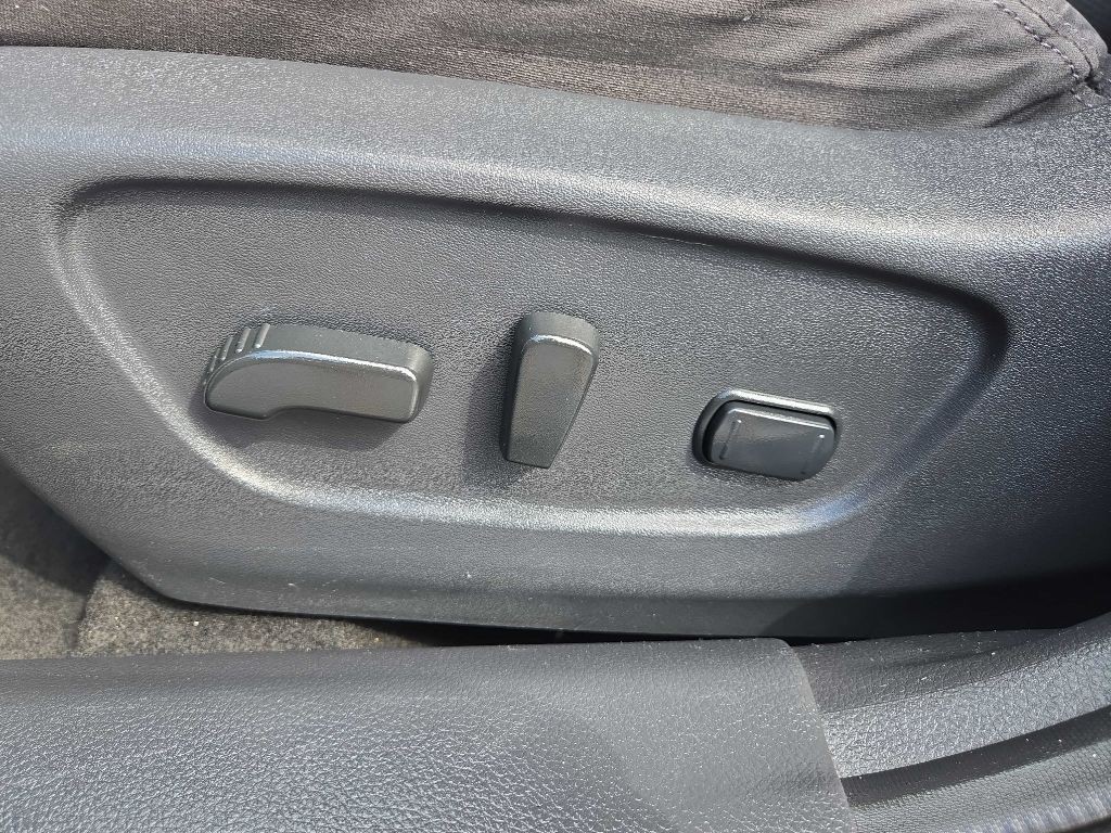 2016 Nissan Rogue Image 25