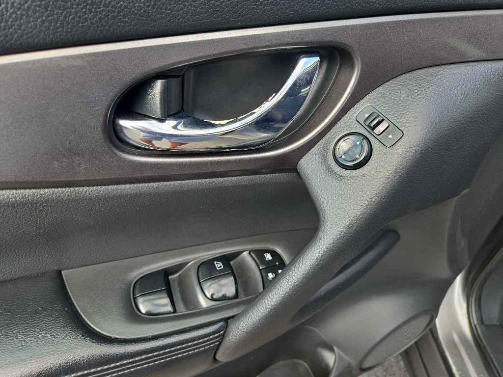2016 Nissan Rogue Image 26