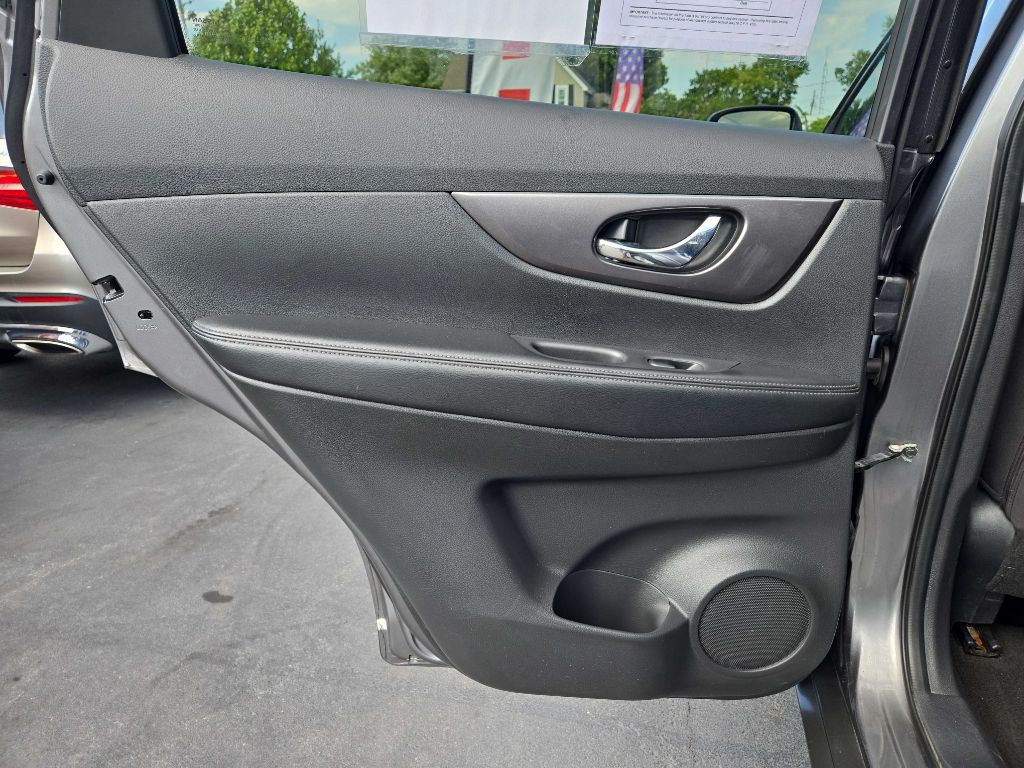 2016 Nissan Rogue Image 28