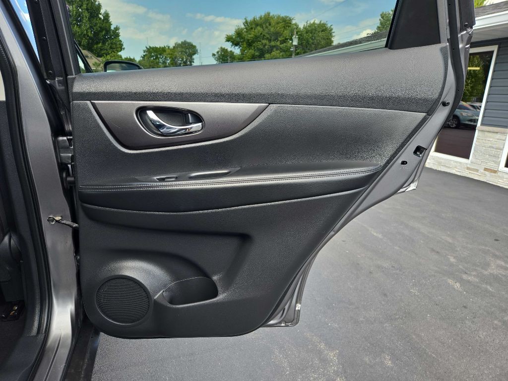 2016 Nissan Rogue Image 29