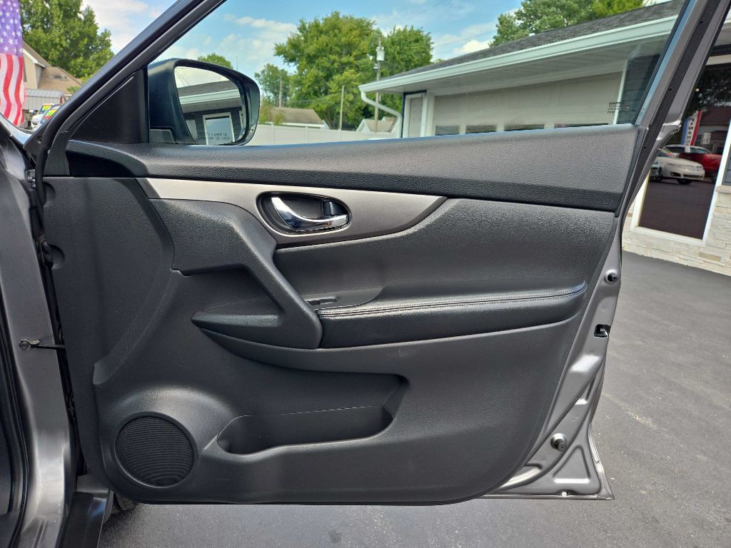 2016 Nissan Rogue Image 30