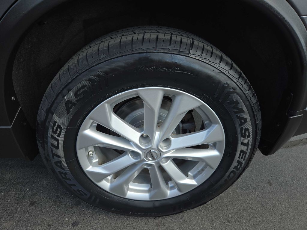 2016 Nissan Rogue Image 32