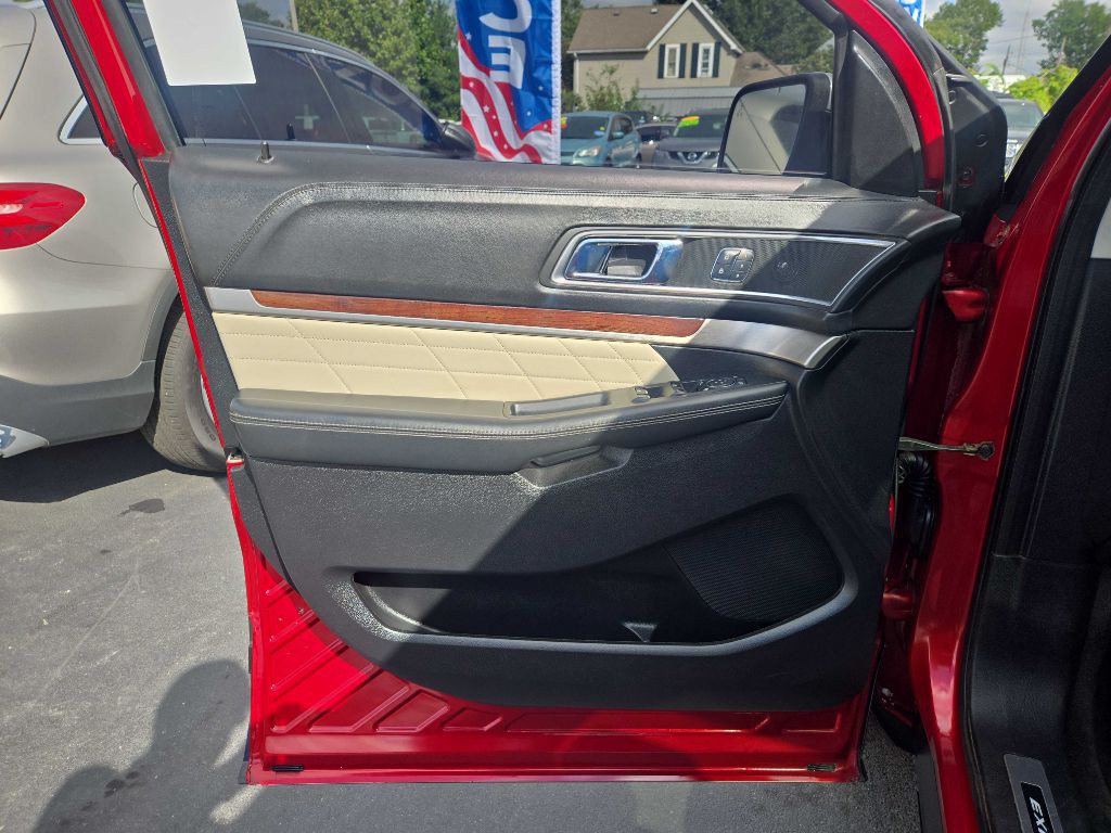 2017 Ford Explorer Image 38
