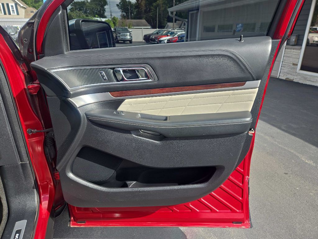 2017 Ford Explorer Image 40