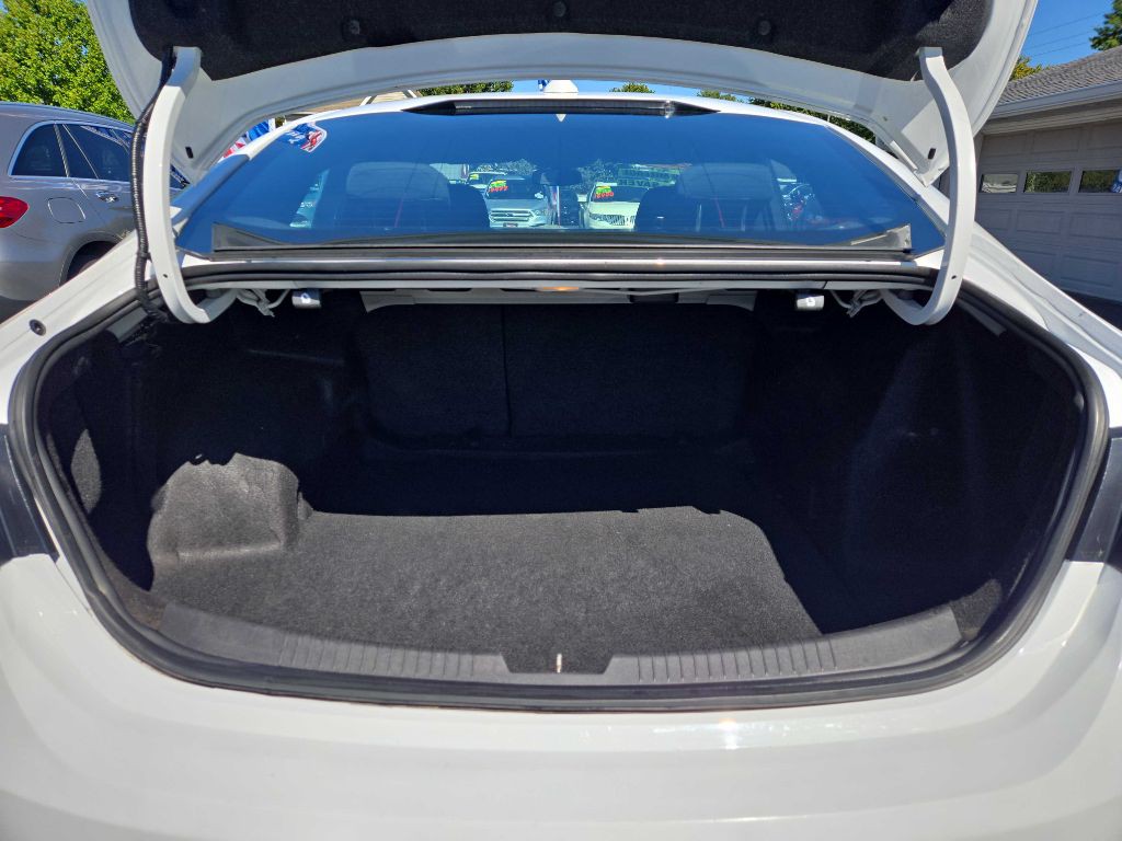 2018 Chevrolet Malibu Image 14