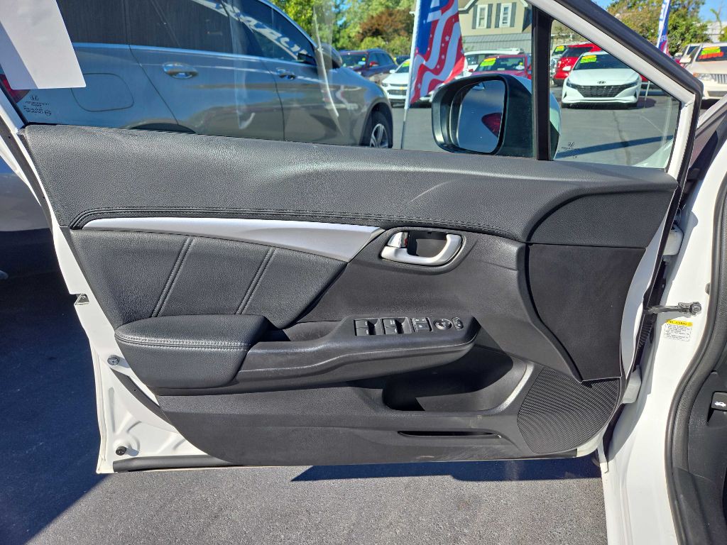 2015 Honda Civic Image 28