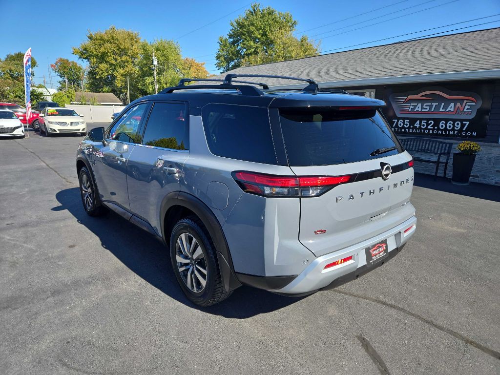 2023 Nissan Pathfinder Image 3