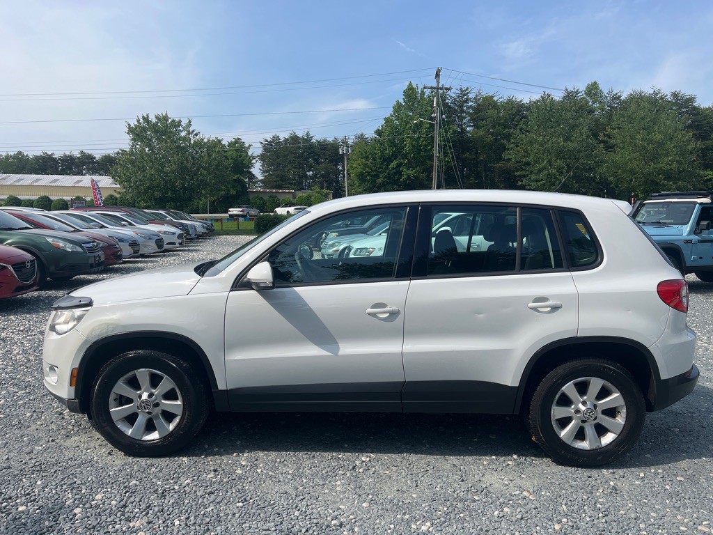 2010 Volkswagen Tiguan Image 2