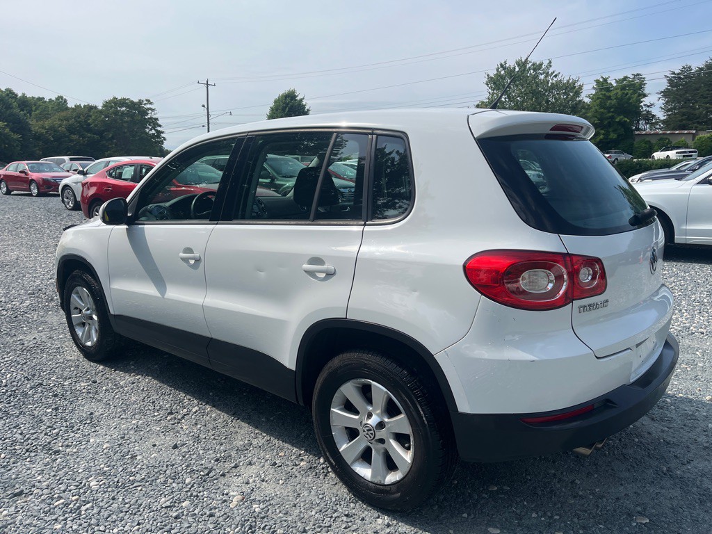 2010 Volkswagen Tiguan Image 3
