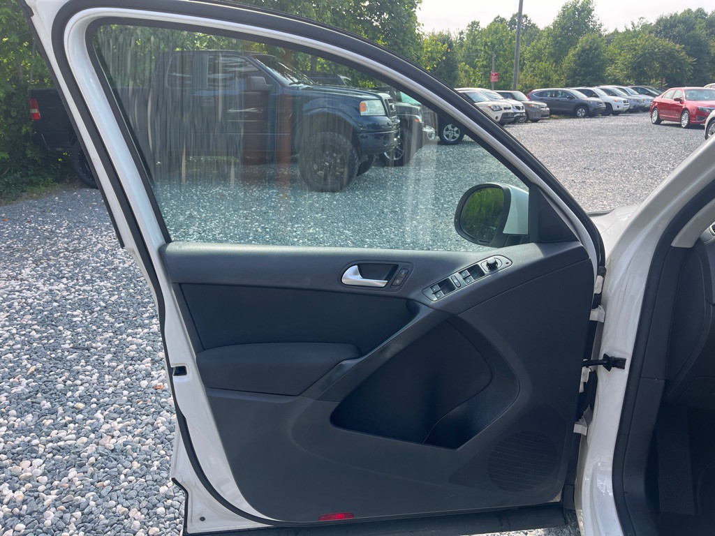 2010 Volkswagen Tiguan Image 9