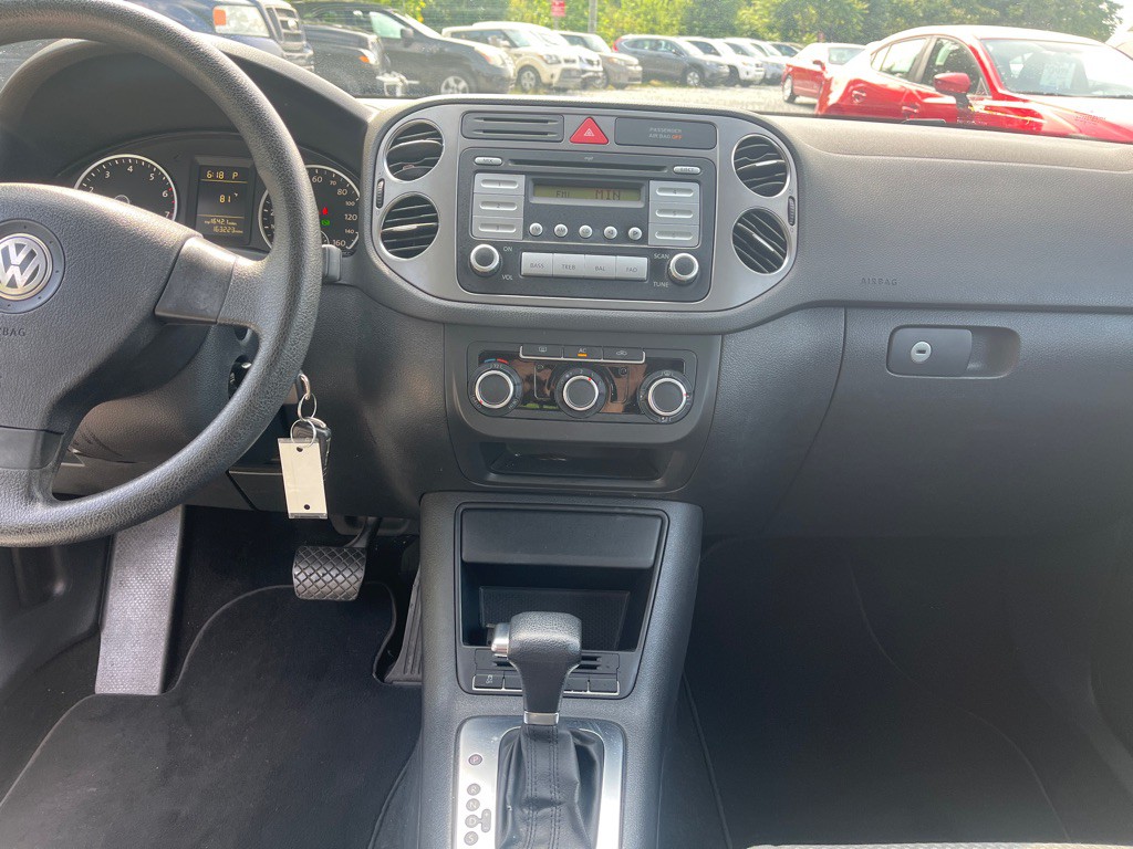 2010 Volkswagen Tiguan Image 12