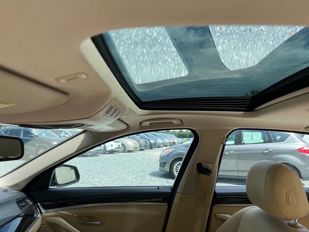 2015 BMW 5 Series Image 20
