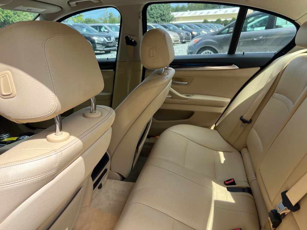 2015 BMW 5 Series Image 21