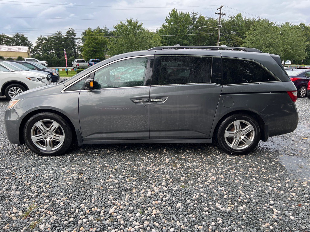2012 Honda Odyssey Image 2