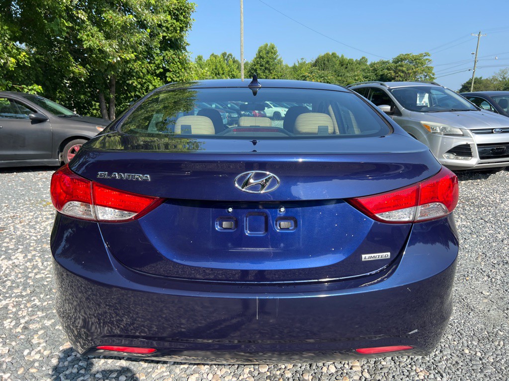 2013 Hyundai Elantra Image 4