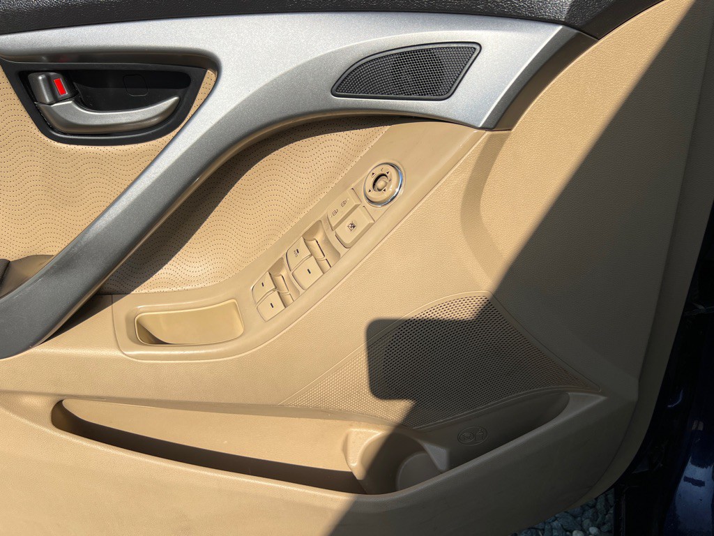 2013 Hyundai Elantra Image 12