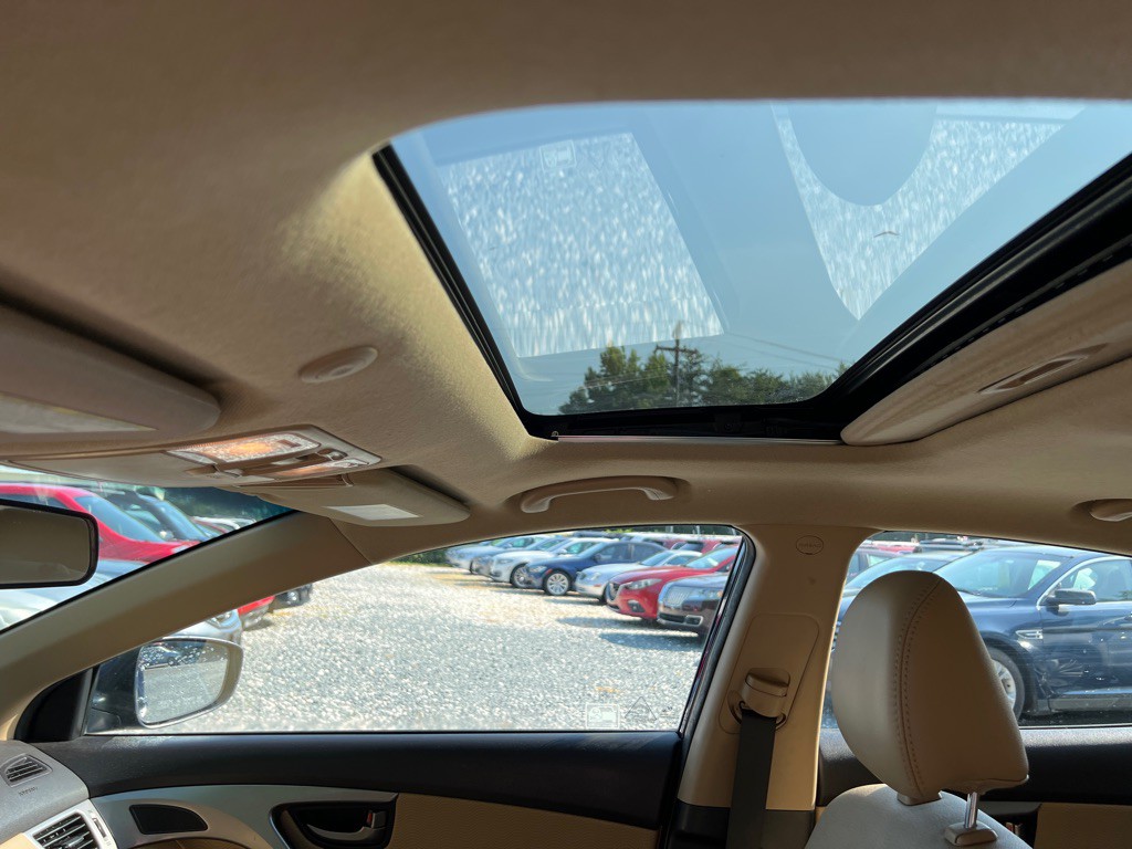 2013 Hyundai Elantra Image 19