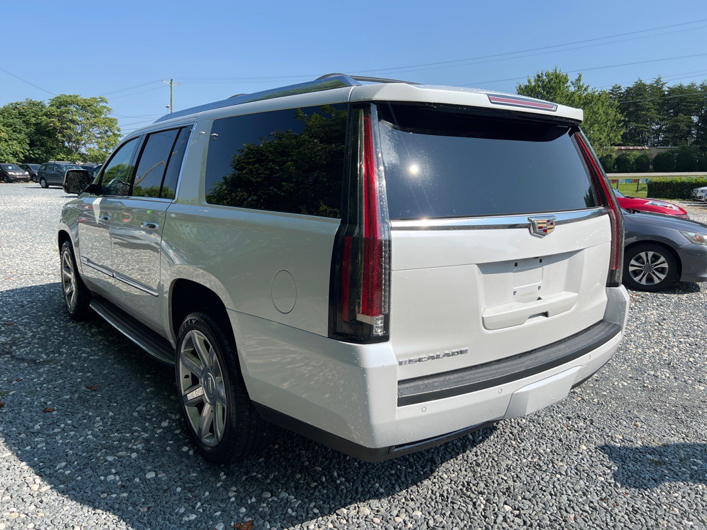 2016 Cadillac Escalade Image 3