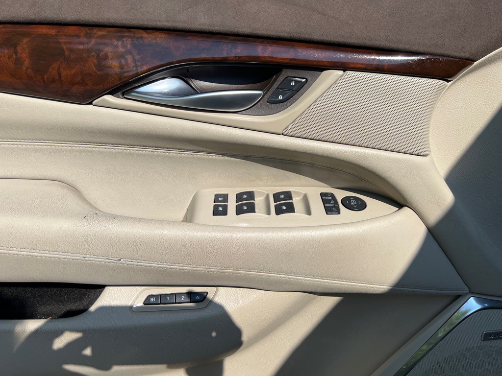 2016 Cadillac Escalade Image 12