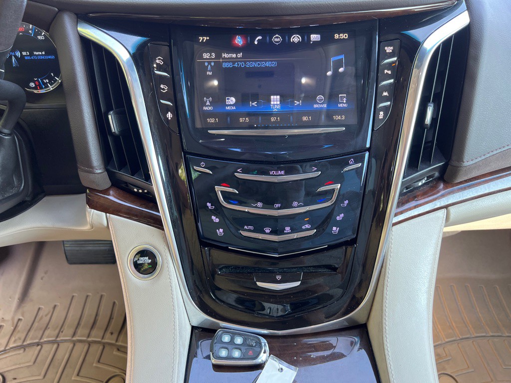 2016 Cadillac Escalade Image 16