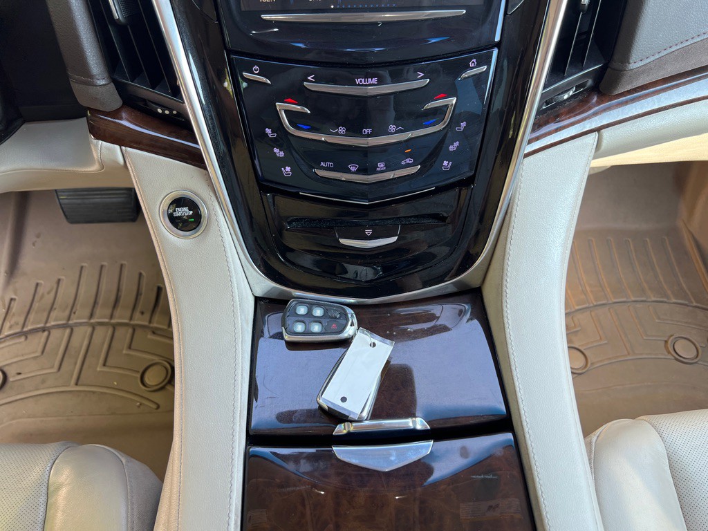 2016 Cadillac Escalade Image 17