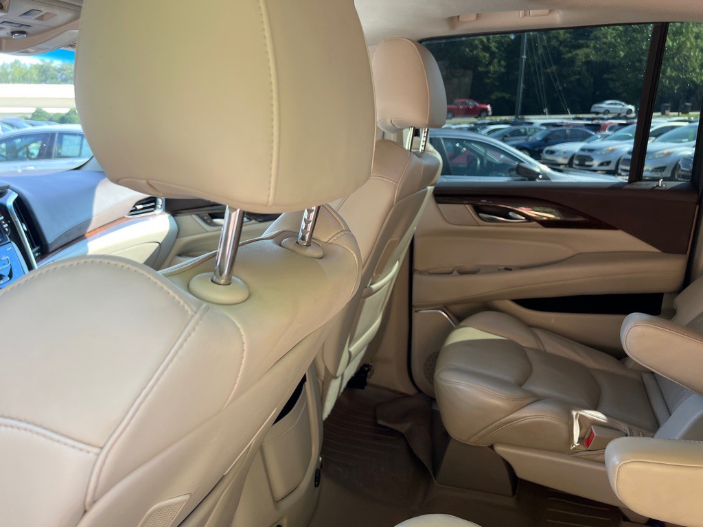2016 Cadillac Escalade Image 21