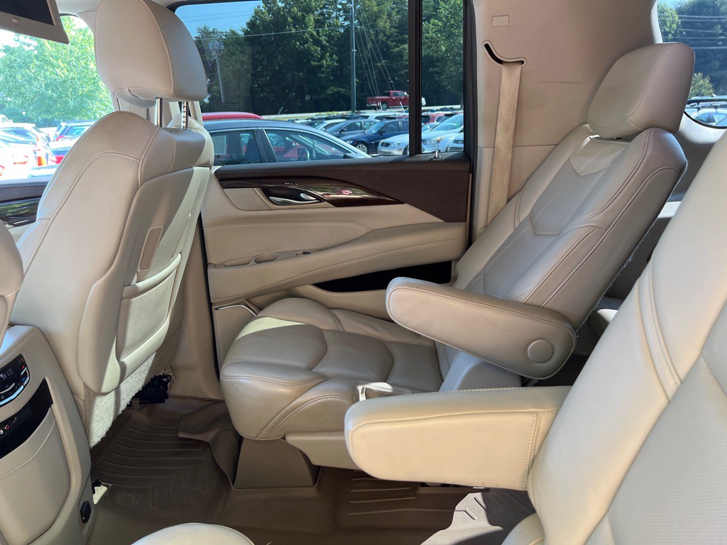 2016 Cadillac Escalade Image 22