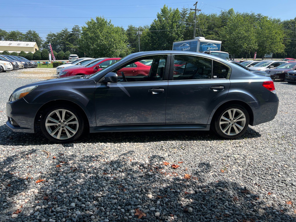 2013 Subaru Legacy Image 2