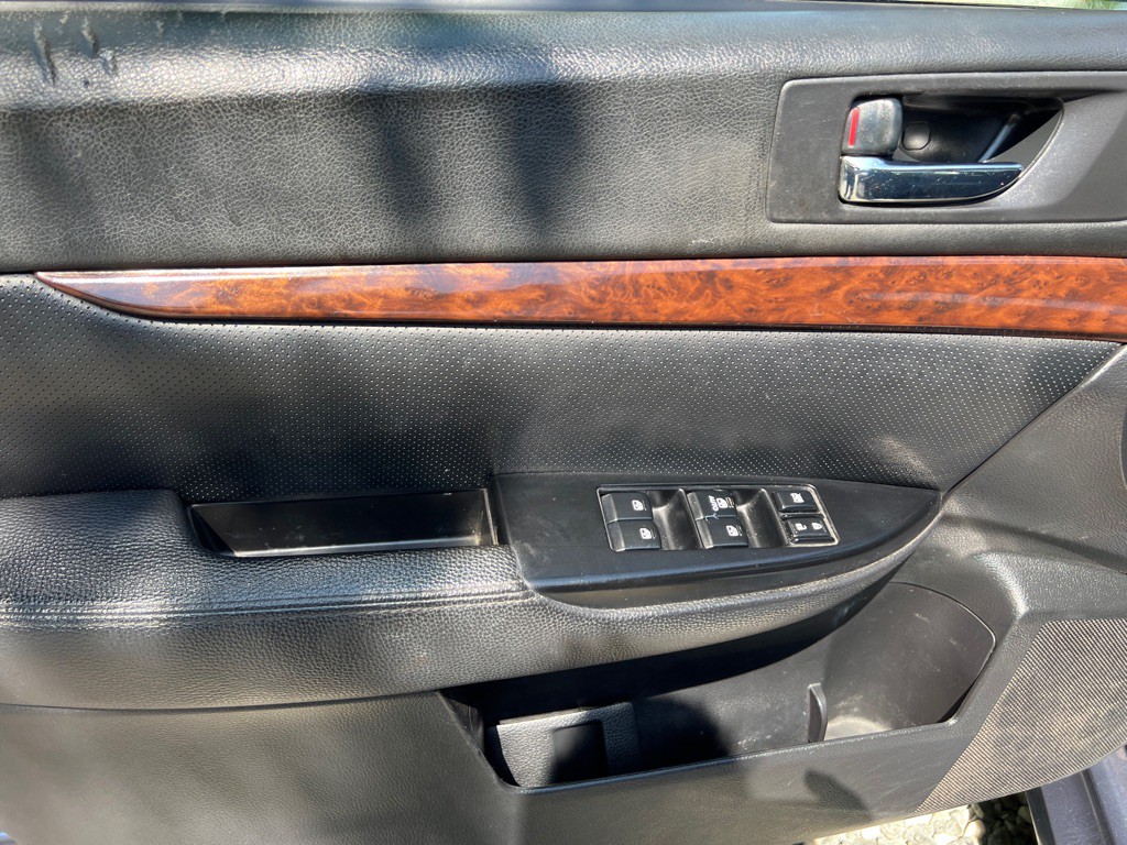 2013 Subaru Legacy Image 12