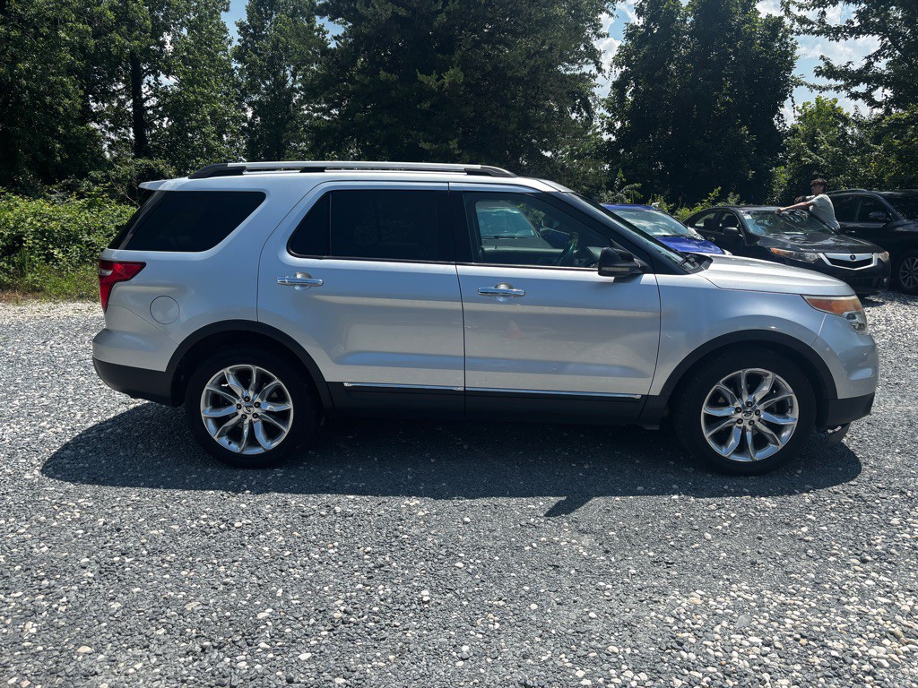 2011 Ford Explorer Image 2
