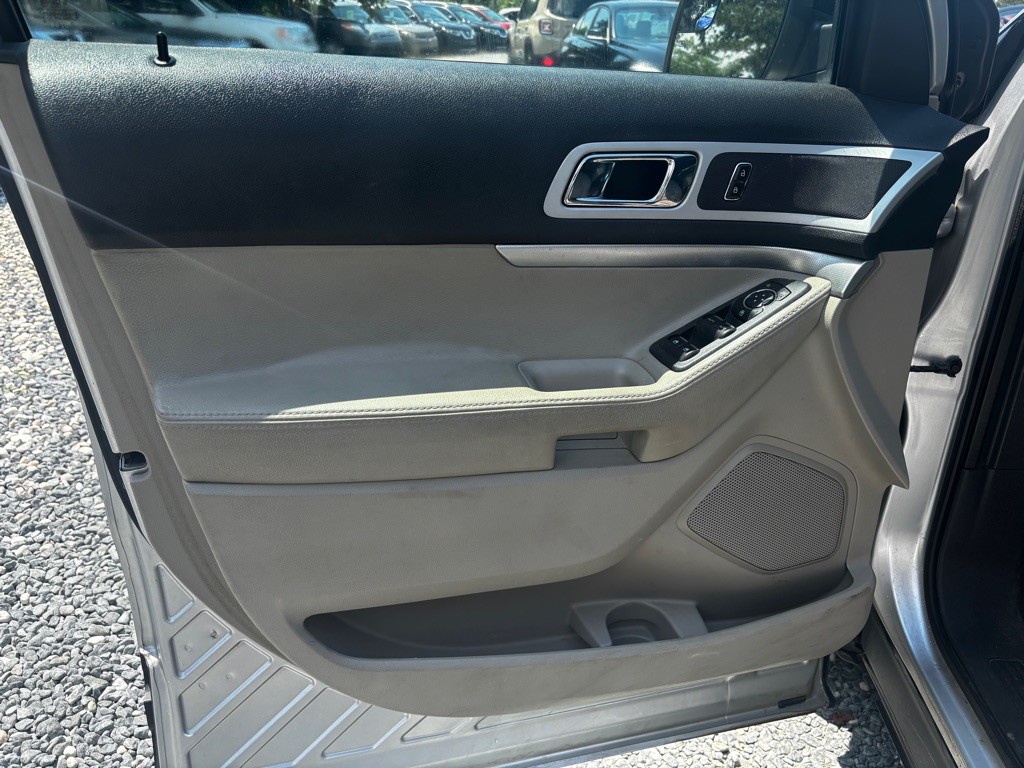2011 Ford Explorer Image 11