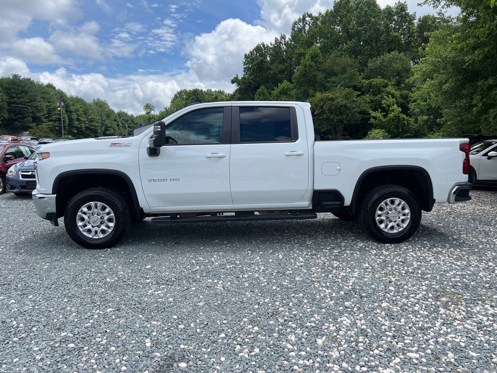 2023 Chevrolet Silverado 1500 Image 2