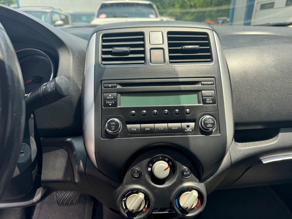 2014 Nissan Versa Image 11
